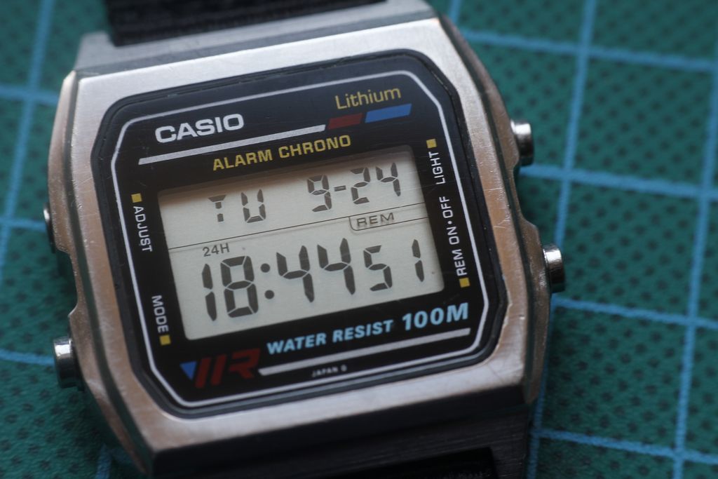 Casio W-780: button cleaning 1 Casio W-780: button cleaning 1